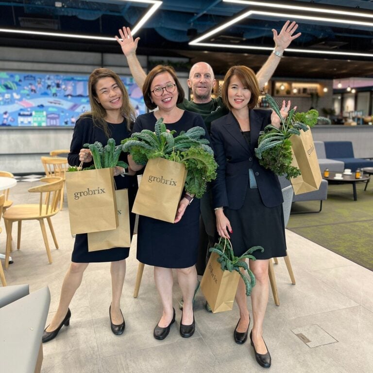 KMPG Employees enjoying their fresh Grobrix greens.